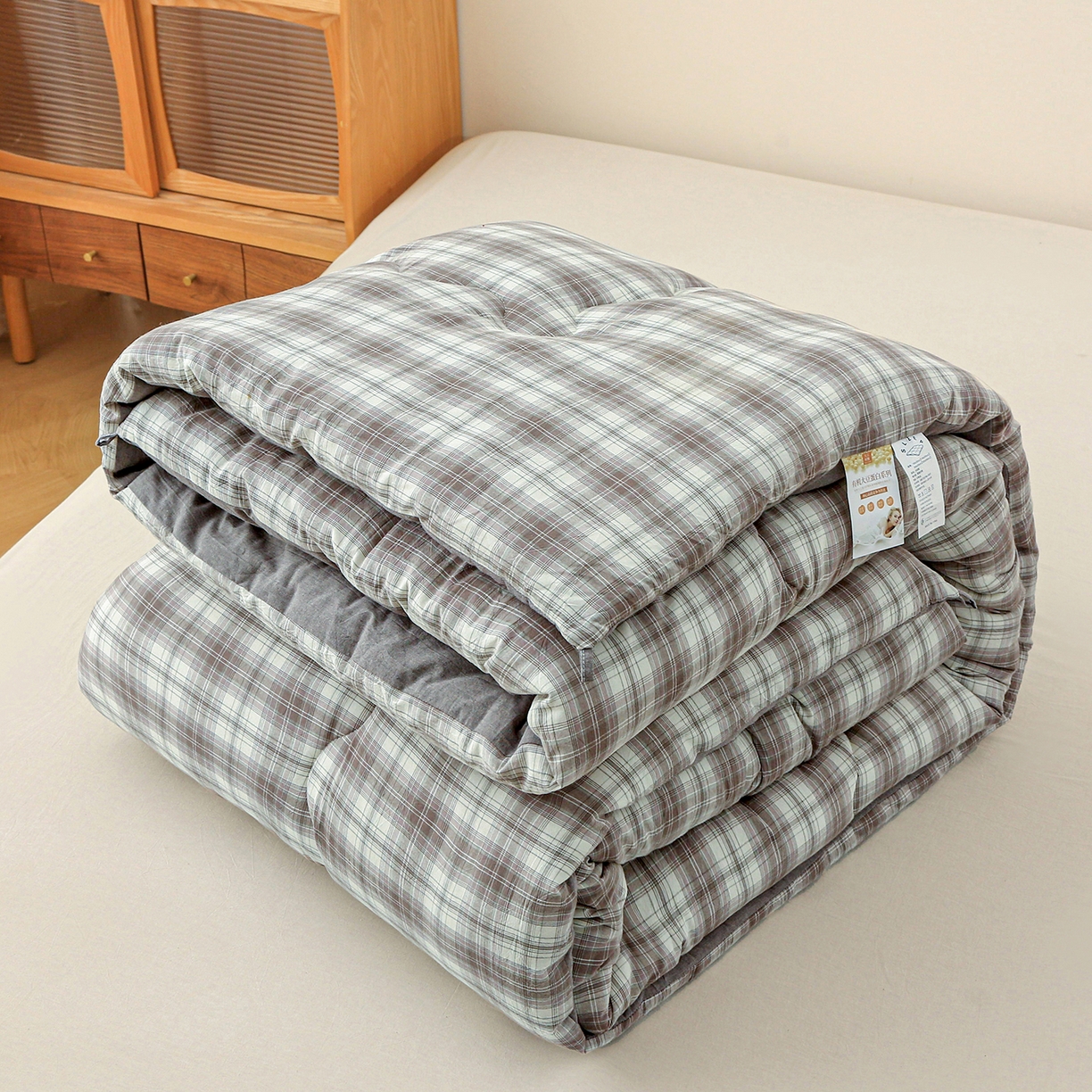 91家纺网 家纺一手货源 找家纺 牛魔王家居 2025新款水洗棉格子冬被春秋被纤维被被子 艾琳-灰