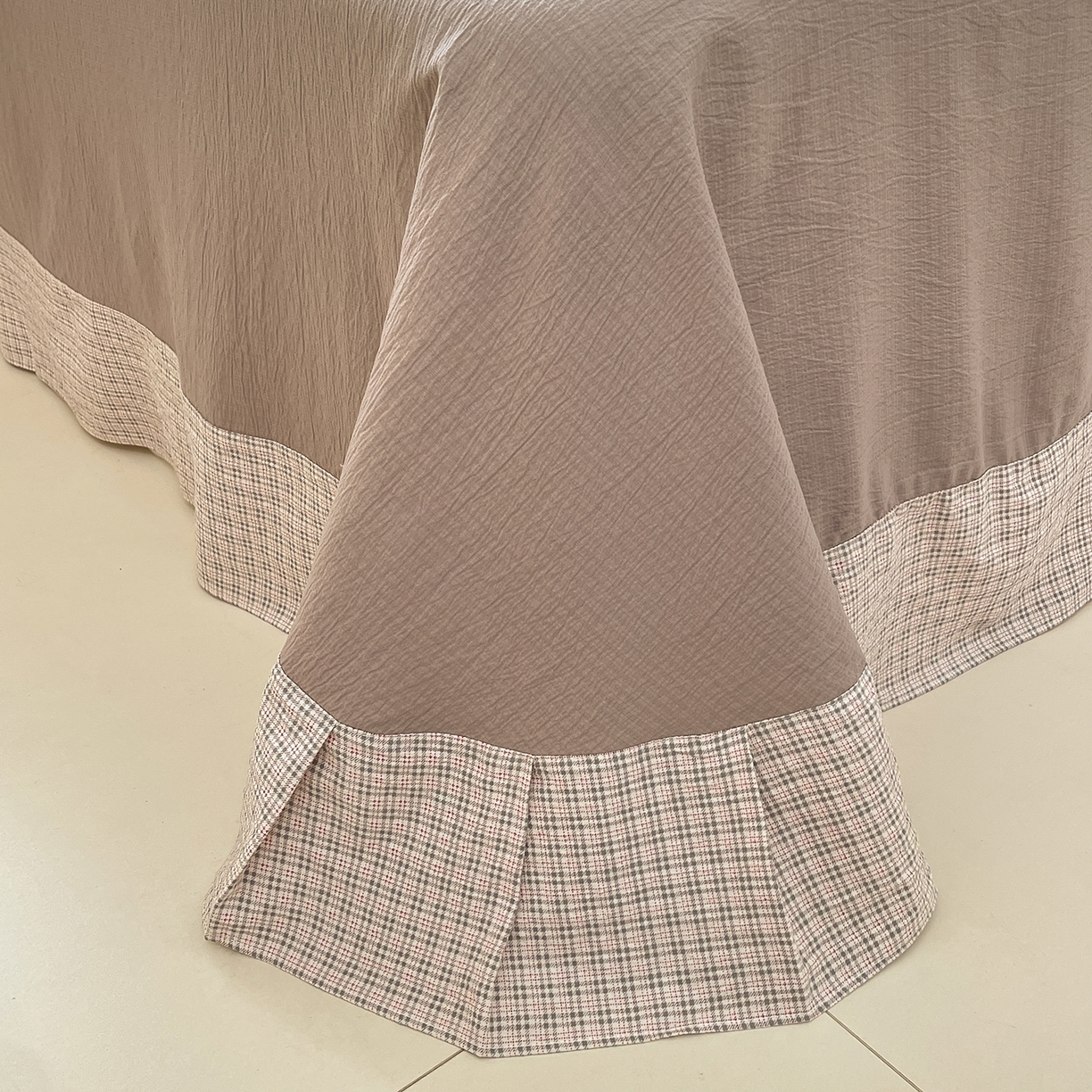 91家纺网 家纺一手货源 找家纺 韩后家纺 2025新款木棉印花四件套 格韵-咖