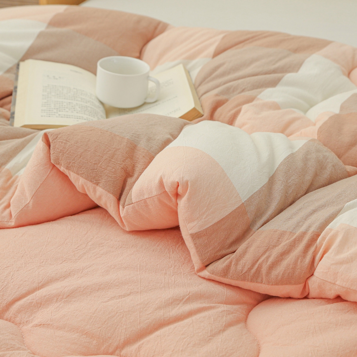 91家纺网 家纺一手货源 找家纺 牛魔王家居 2025新款水洗棉格子冬被春秋被纤维被被子 粉大格