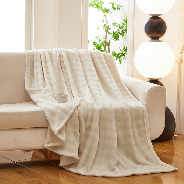 91家纺网 家纺一手货源 找家纺 七里香 2025新款A类跨境外贸托卡斯兔毛绒牛奶绒毛毯泡泡毯多功能盖毯 泡泡毯-米白