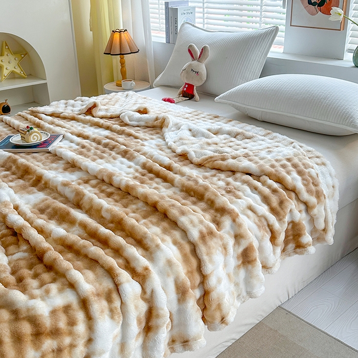 91家纺网 家纺一手货源 找家纺 肖恩毯业 2025新款托斯卡纳兔毛绒炫彩毛毯泡泡绒牛奶绒毯沙发盖毯跨境专供外贸出口可定制尺寸量大可谈 炫彩咖