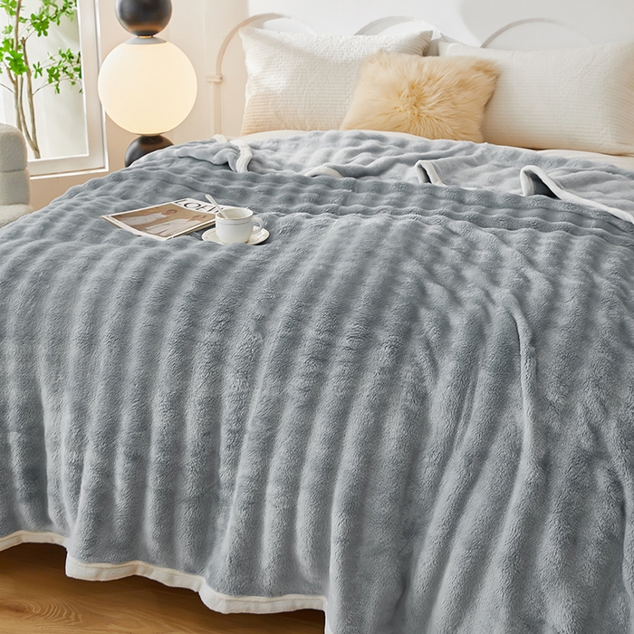 91家纺网 家纺一手货源 找家纺 七里香 2025新款A类跨境外贸托卡斯兔毛绒牛奶绒毛毯泡泡毯多功能盖毯 泡泡毯-浅灰