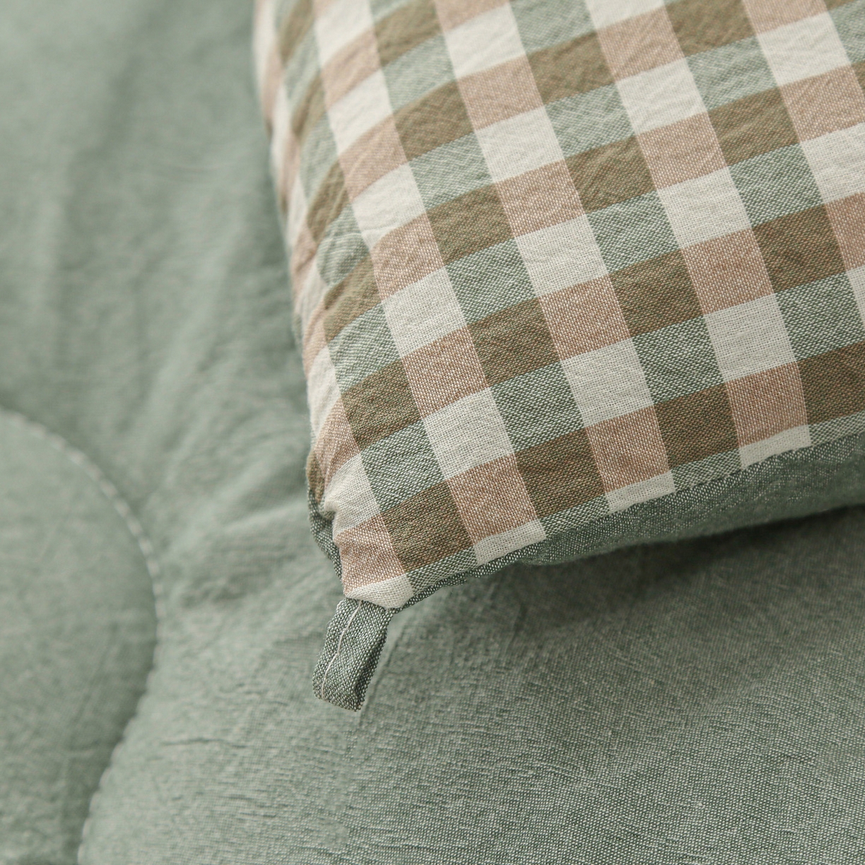 91家纺网 家纺一手货源 找家纺 牛魔王家居 2025新款水洗棉格子冬被春秋被纤维被被子 绿小格