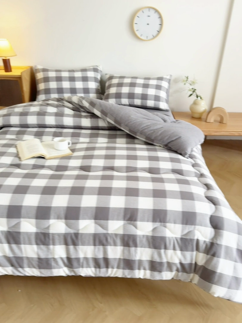 91家纺网 家纺一手货源 找家纺 牛魔王家居 2025新款水洗棉格子冬被春秋被纤维被被子 灰中格