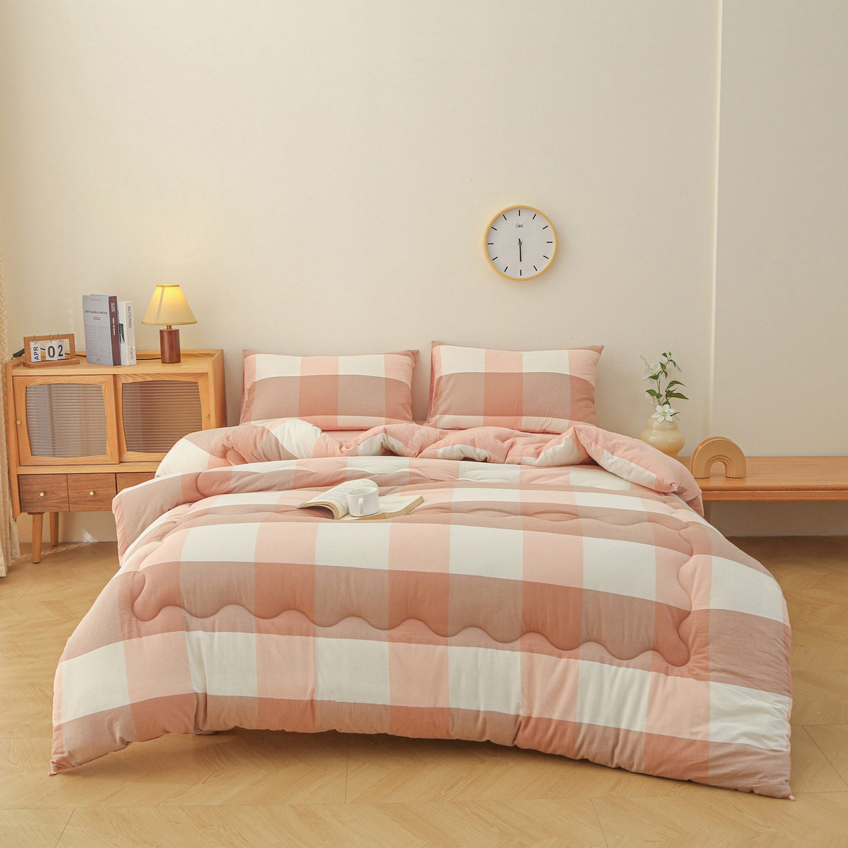 91家纺网 家纺一手货源 找家纺 牛魔王家居 2025新款水洗棉格子冬被春秋被纤维被被子 粉大格