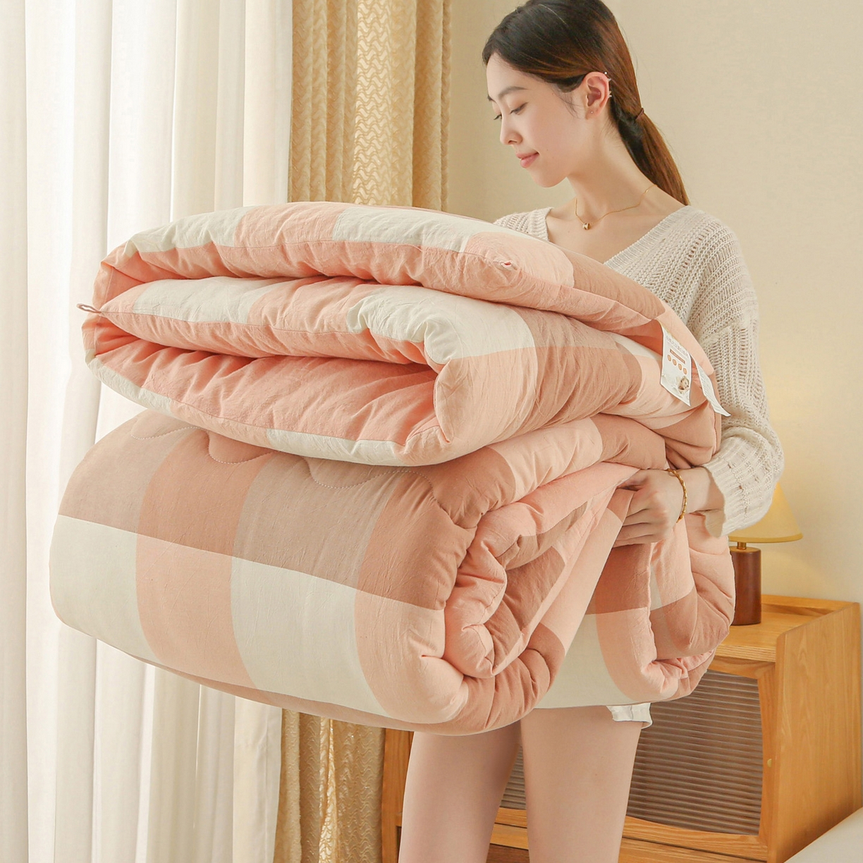 91家纺网 家纺一手货源 找家纺 牛魔王家居 2025新款水洗棉格子冬被春秋被纤维被被子 粉大格