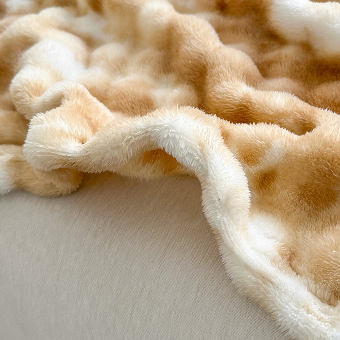 91家纺网 家纺一手货源 找家纺 肖恩毯业 2025新款托斯卡纳兔毛绒炫彩毛毯泡泡绒牛奶绒毯沙发盖毯跨境专供外贸出口可定制尺寸量大可谈 炫彩咖