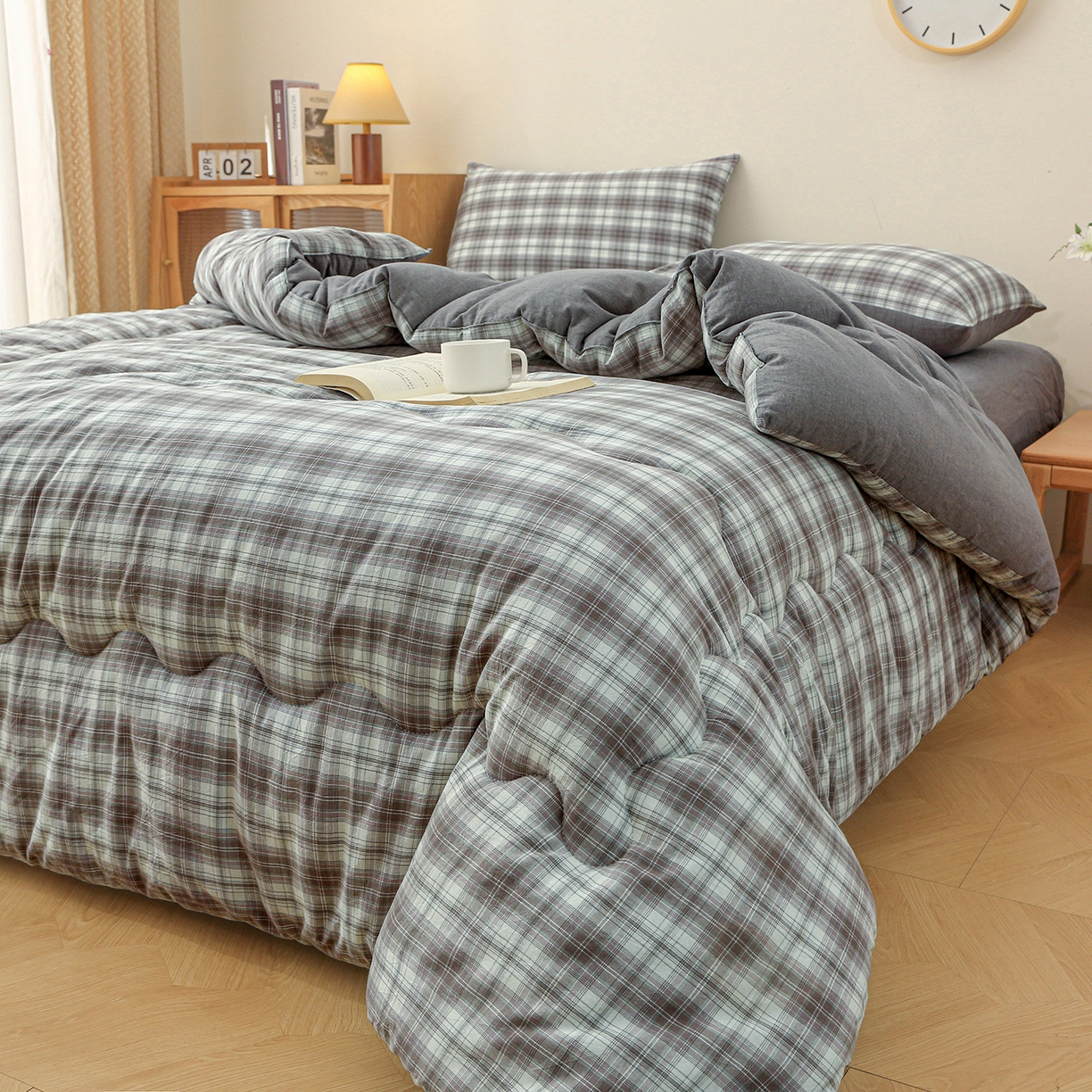 91家纺网 家纺一手货源 找家纺 牛魔王家居 2025新款水洗棉格子冬被春秋被纤维被被子 艾琳-灰