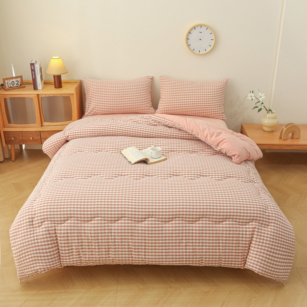 91家纺网 家纺一手货源 找家纺 牛魔王家居 2025新款水洗棉格子冬被春秋被纤维被被子 粉小格