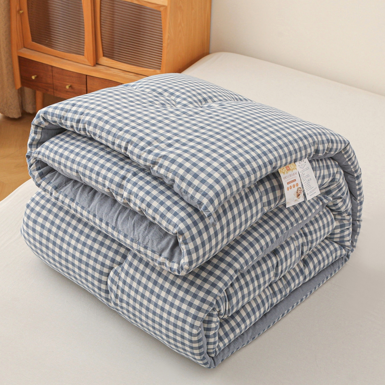 91家纺网 家纺一手货源 找家纺 牛魔王家居 2025新款水洗棉格子冬被春秋被纤维被被子 蓝小格