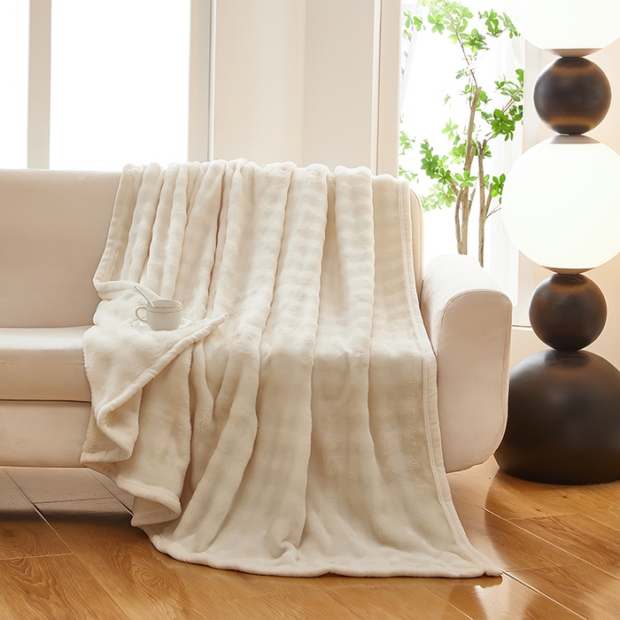 91家纺网 家纺一手货源 找家纺 七里香 2025新款A类跨境外贸托卡斯兔毛绒牛奶绒毛毯泡泡毯多功能盖毯 泡泡毯-米白