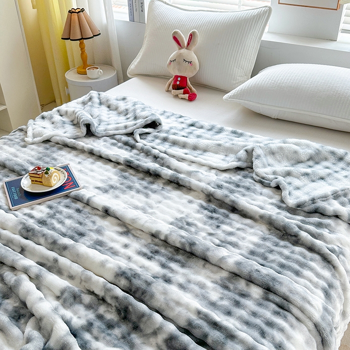 91家纺网 家纺一手货源 找家纺 肖恩毯业 2025新款托斯卡纳兔毛绒炫彩毛毯泡泡绒牛奶绒毯沙发盖毯跨境专供外贸出口可定制尺寸量大可谈 炫彩灰