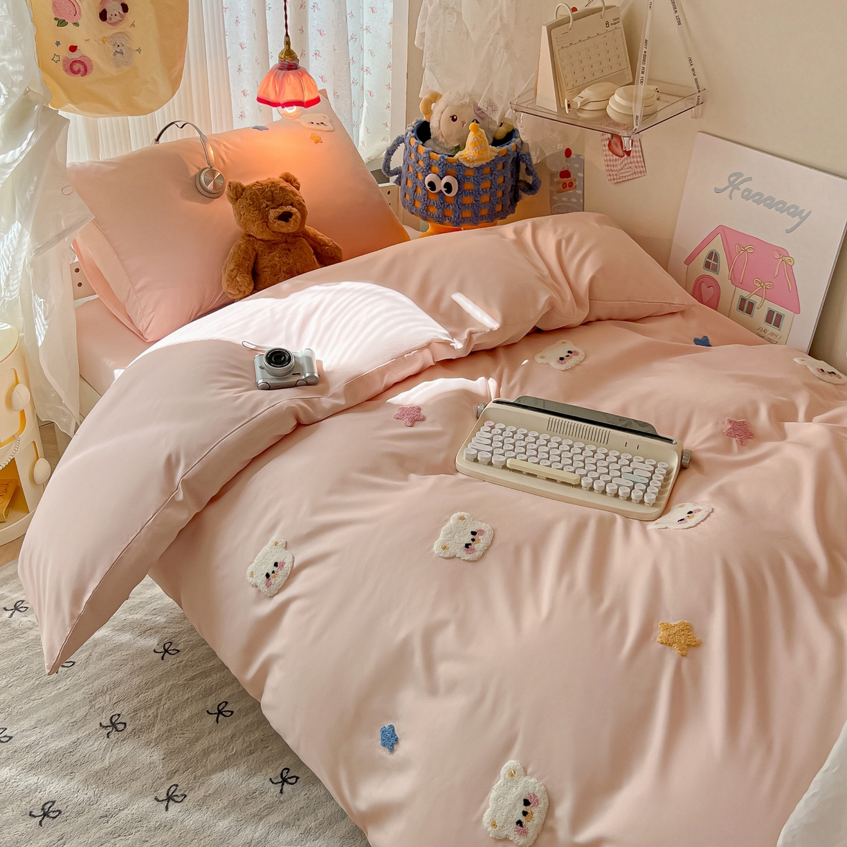 91家纺网 家纺一手货源 找家纺 韩巢家纺 2025新款学生宿舍寝室高低床水洗棉毛巾绣学生季被套床单三件套-幸运熊 幸运熊浅粉