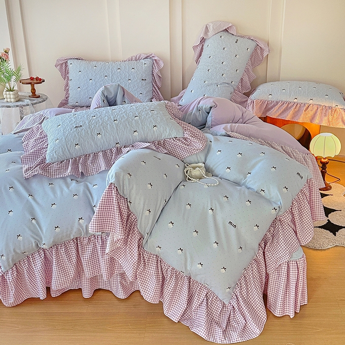 91家纺网 家纺一手货源 找家纺 易辰美 2025新款法式公主风夹棉床盖四件套 草莓啵啵-兰