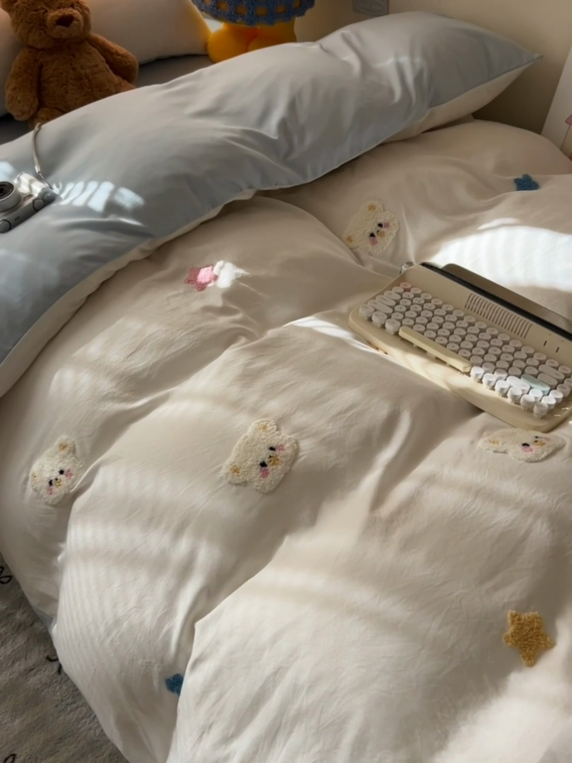 91家纺网 家纺一手货源 找家纺 韩巢家纺 2025新款学生宿舍寝室高低床水洗棉毛巾绣学生季被套床单三件套-幸运熊 幸运熊白蓝