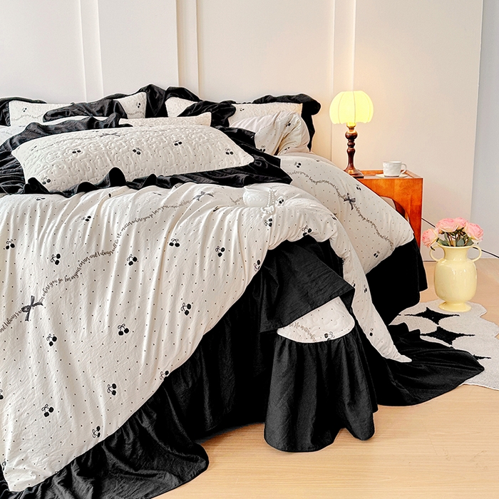 91家纺网 家纺一手货源 找家纺 易辰美 2025新款法式公主风夹棉床盖四件套 黑樱桃