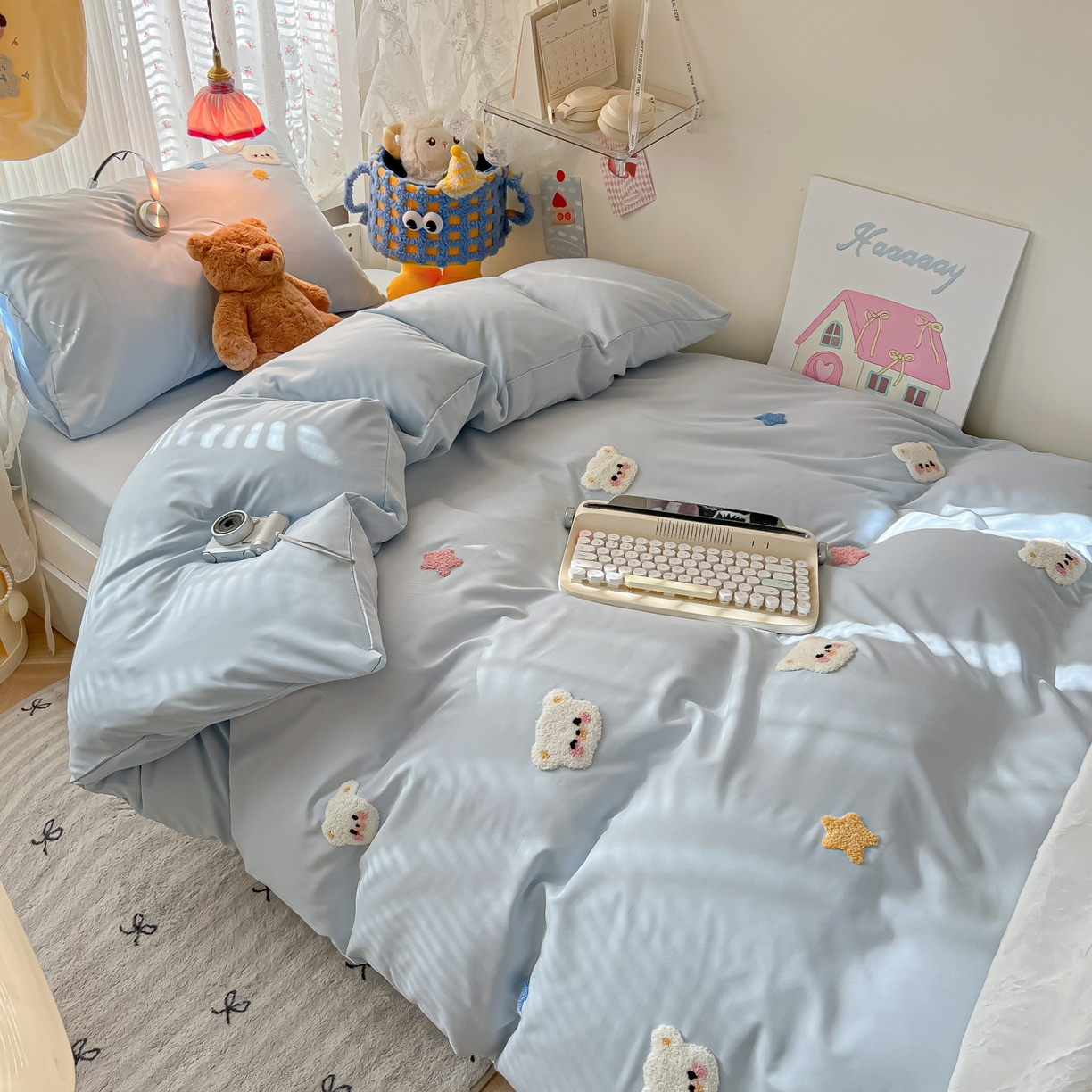 91家纺网 家纺一手货源 找家纺 韩巢家纺 2025新款学生宿舍寝室高低床水洗棉毛巾绣学生季被套床单三件套-幸运熊 幸运熊浅蓝