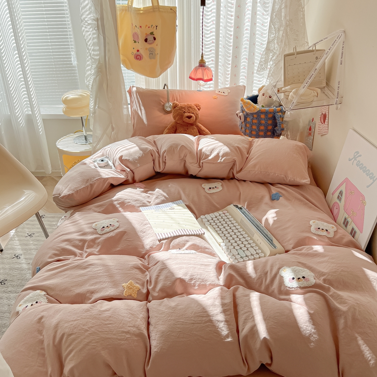 91家纺网 家纺一手货源 找家纺 韩巢家纺 2025新款学生宿舍寝室高低床水洗棉毛巾绣学生季被套床单三件套-幸运熊 幸运熊奶咖