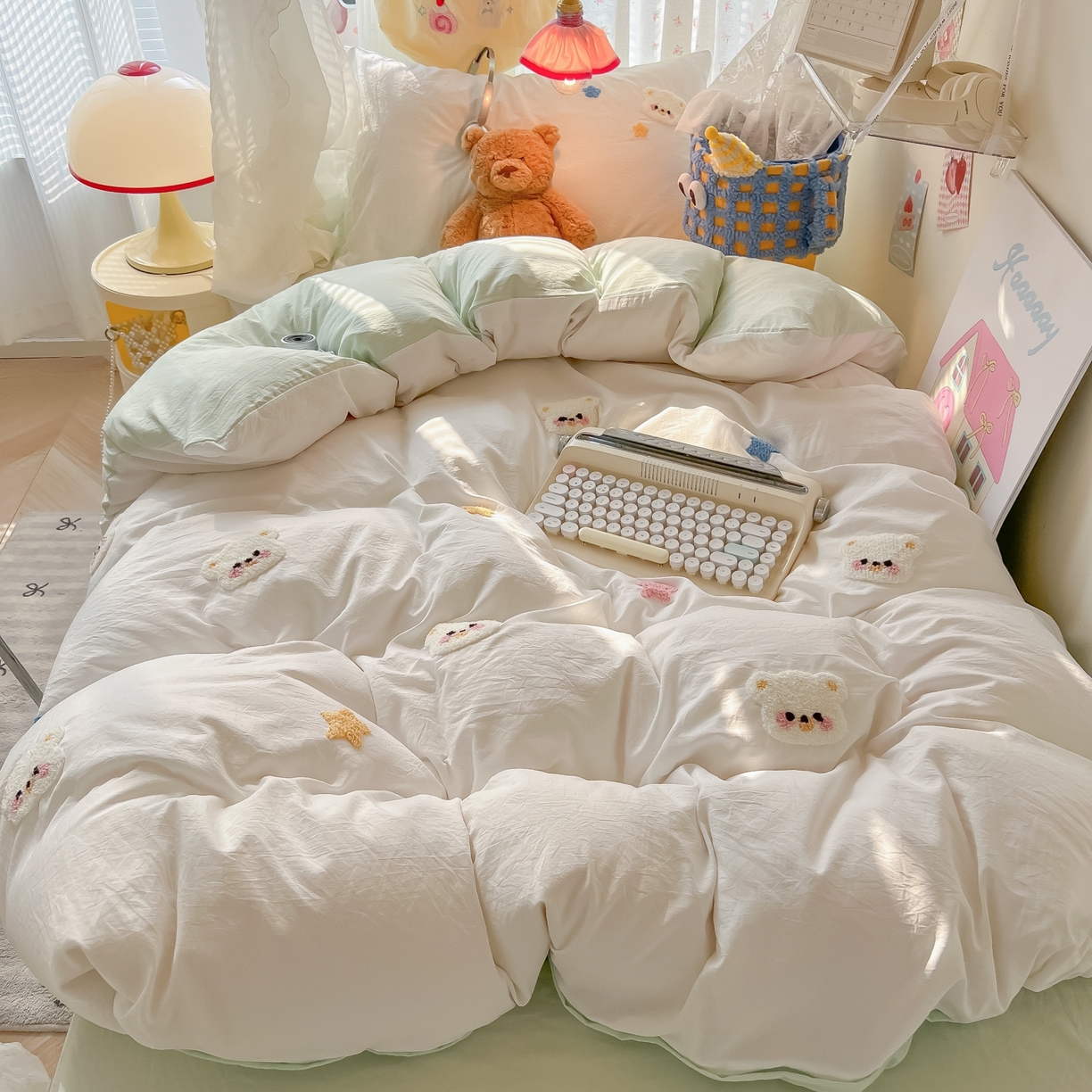 91家纺网 家纺一手货源 找家纺 韩巢家纺 2025新款学生宿舍寝室高低床水洗棉毛巾绣学生季被套床单三件套-幸运熊 幸运熊白绿