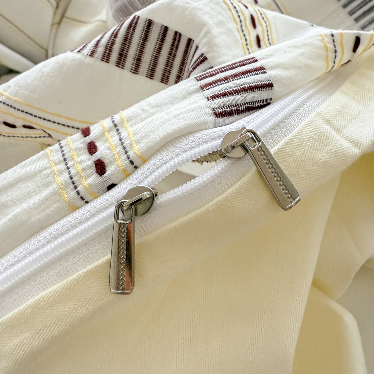 91家纺网 家纺一手货源 找家纺 眠博士 2025新款A类立体穿线提花纯棉四件套 提花股线套件-素简 米