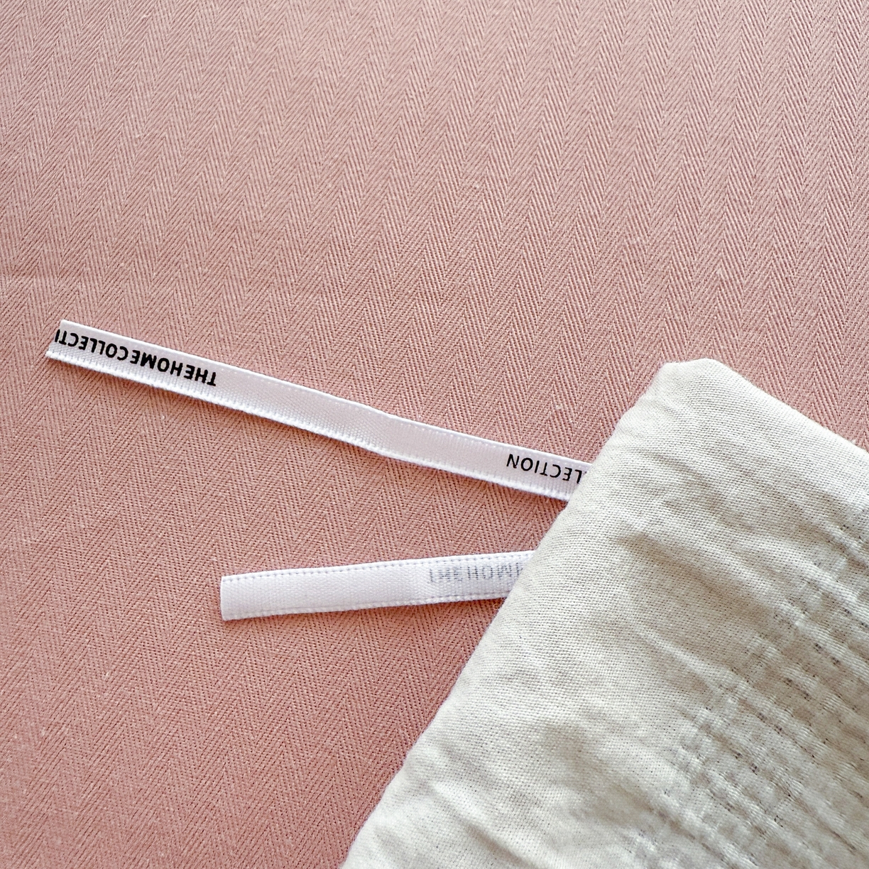 91家纺网 家纺一手货源 找家纺 眠博士 2025新款A类立体穿线提花纯棉四件套 提花股线套件-未来 粉