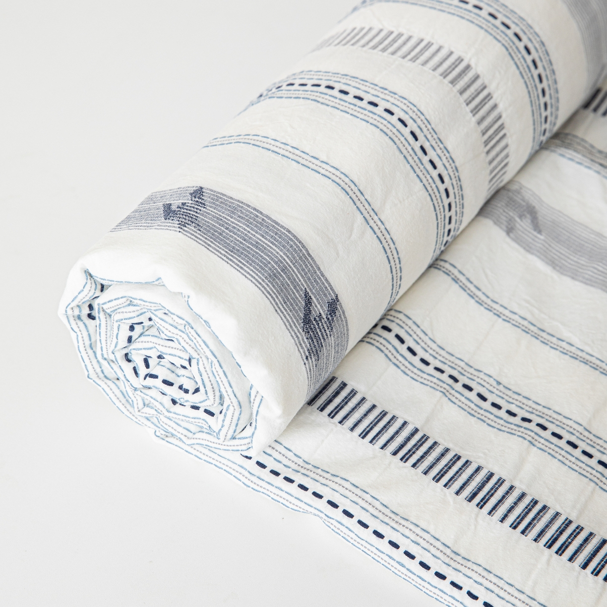 91家纺网 家纺一手货源 找家纺 眠博士 2025新款A类立体穿线提花纯棉单床单 提花股线床单-素简 蓝