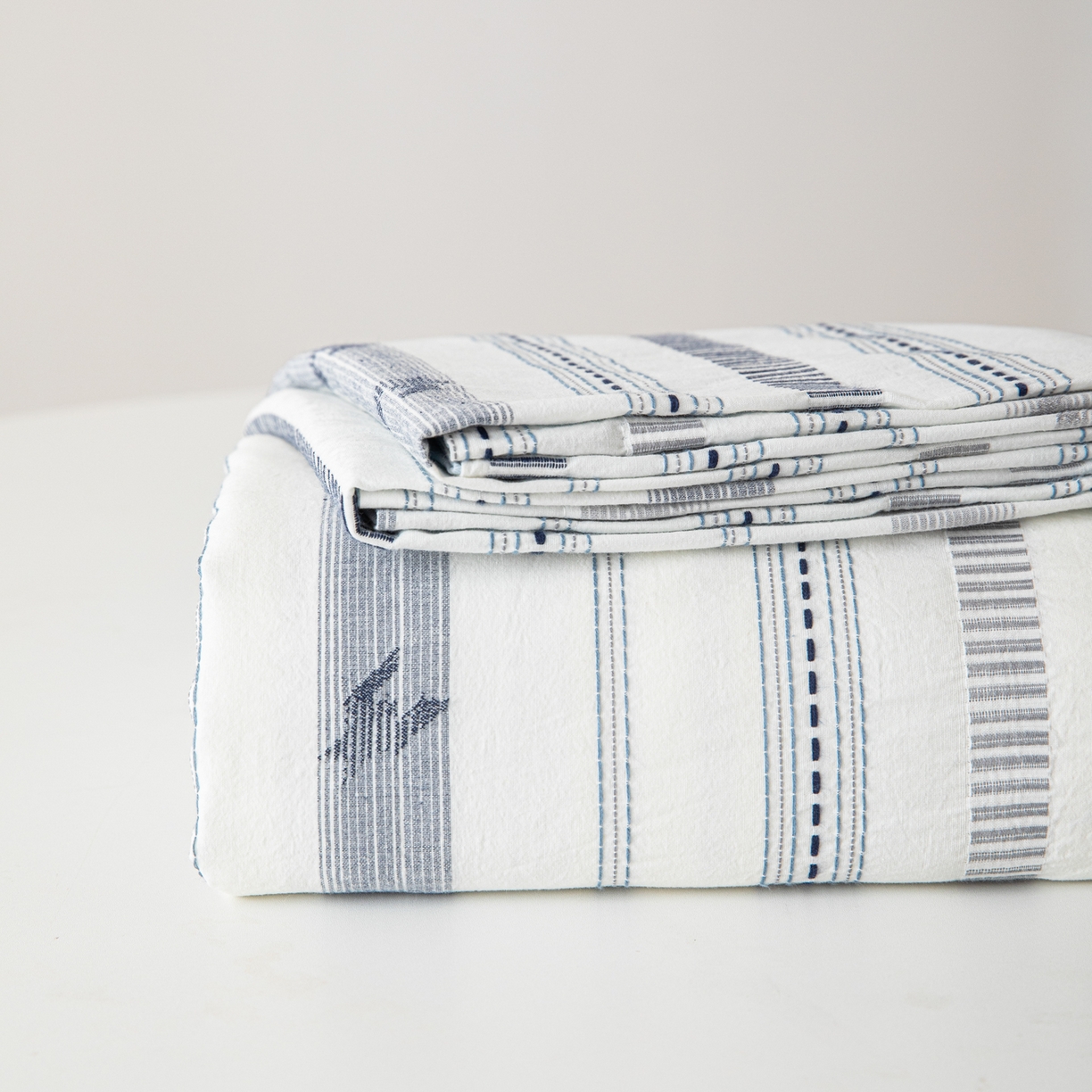 91家纺网 家纺一手货源 找家纺 眠博士 2025新款A类立体穿线提花纯棉单床单 提花股线床单-素简 蓝