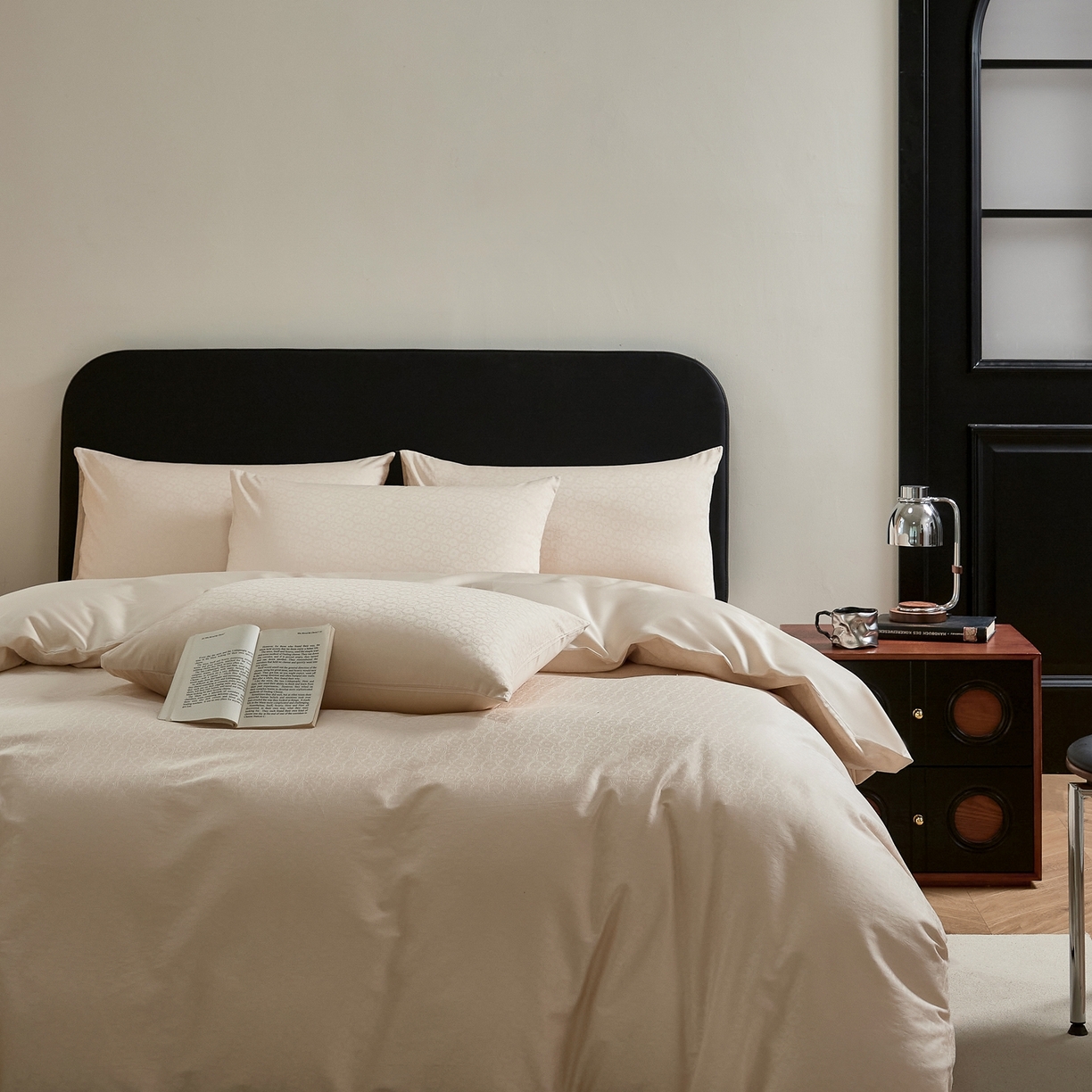 91家纺网 家纺一手货源 找家纺 （总）ONE TWO ONE 1212025新款高支高密长绒棉贡缎精工提花四件套-壹朵甜甜（为了各位老板们都有利润空间，平台控价券后不得低于228/318/338元，感谢您的配合与支持！）