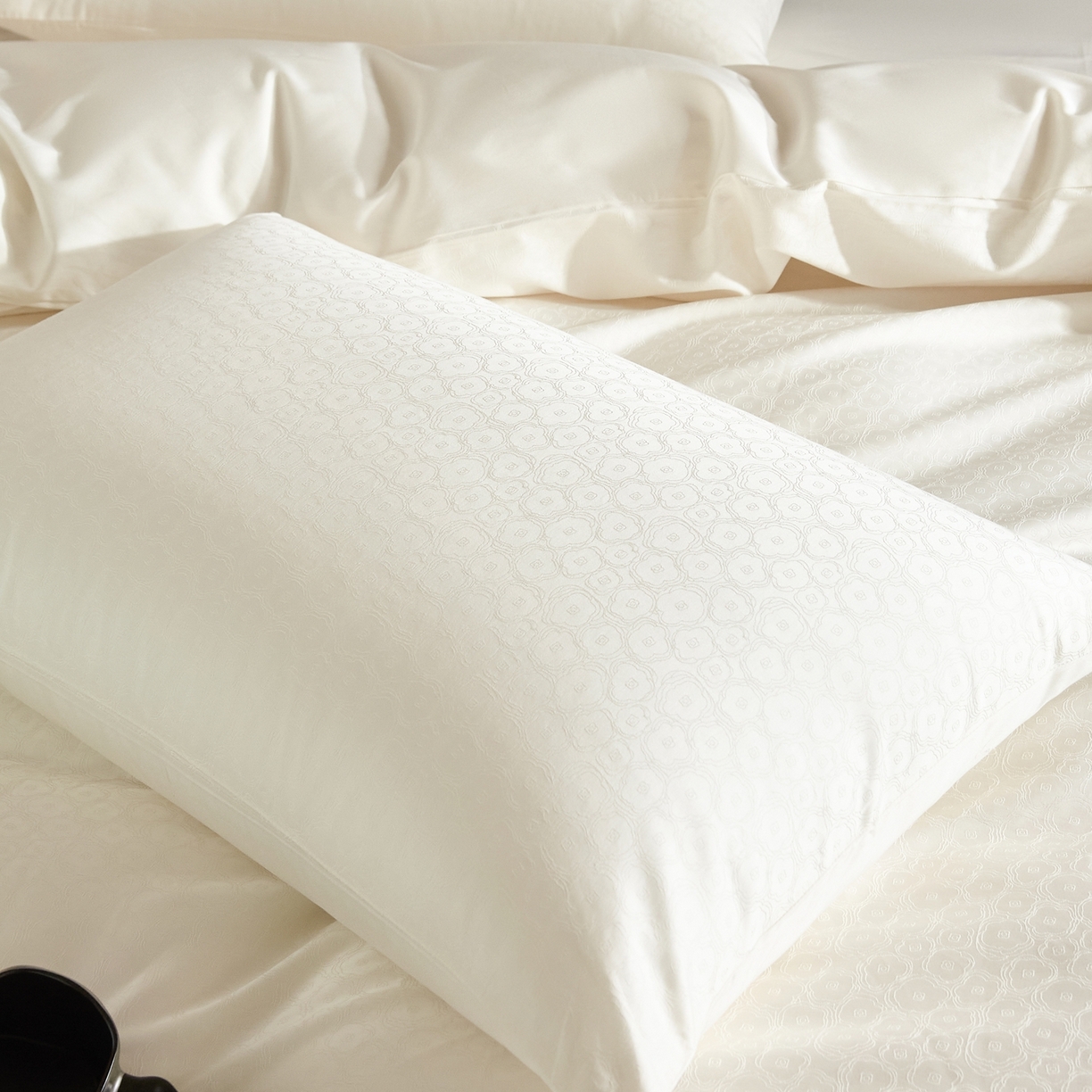 91家纺网 家纺一手货源 找家纺 （总）ONE TWO ONE 1212025新款高支高密长绒棉贡缎精工提花四件套-壹朵甜甜（为了各位老板们都有利润空间，平台控价券后不得低于228/318/338元，感谢您的配合与支持！）