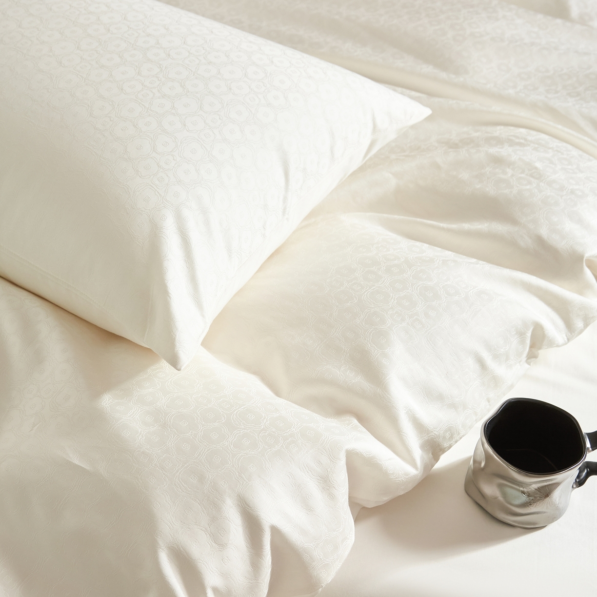 91家纺网 家纺一手货源 找家纺 （总）ONE TWO ONE 1212025新款高支高密长绒棉贡缎精工提花四件套-壹朵甜甜（为了各位老板们都有利润空间，平台控价券后不得低于228/318/338元，感谢您的配合与支持！）