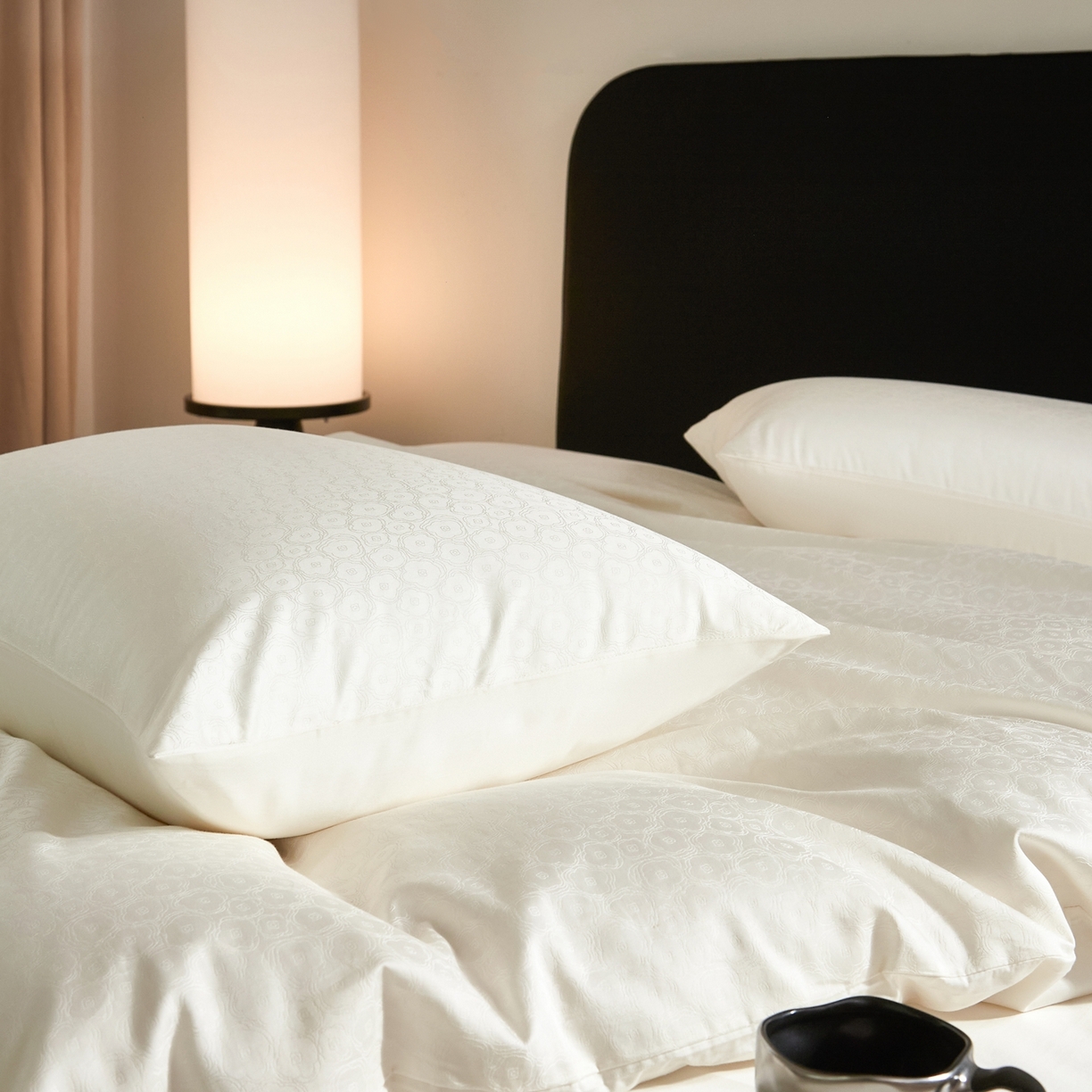 91家纺网 家纺一手货源 找家纺 （总）ONE TWO ONE 1212025新款高支高密长绒棉贡缎精工提花四件套-壹朵甜甜（为了各位老板们都有利润空间，平台控价券后不得低于228/318/338元，感谢您的配合与支持！）