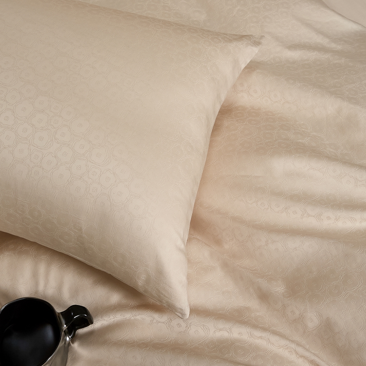 91家纺网 家纺一手货源 找家纺 ONE TWO ONE 1212025新款高支高密长绒棉贡缎精工提花四件套-壹朵甜甜（为了各位老板们都有利润空间，平台控价券后不得低于228/318/338元，感谢您的配合与支持！） 壹朵甜甜-米