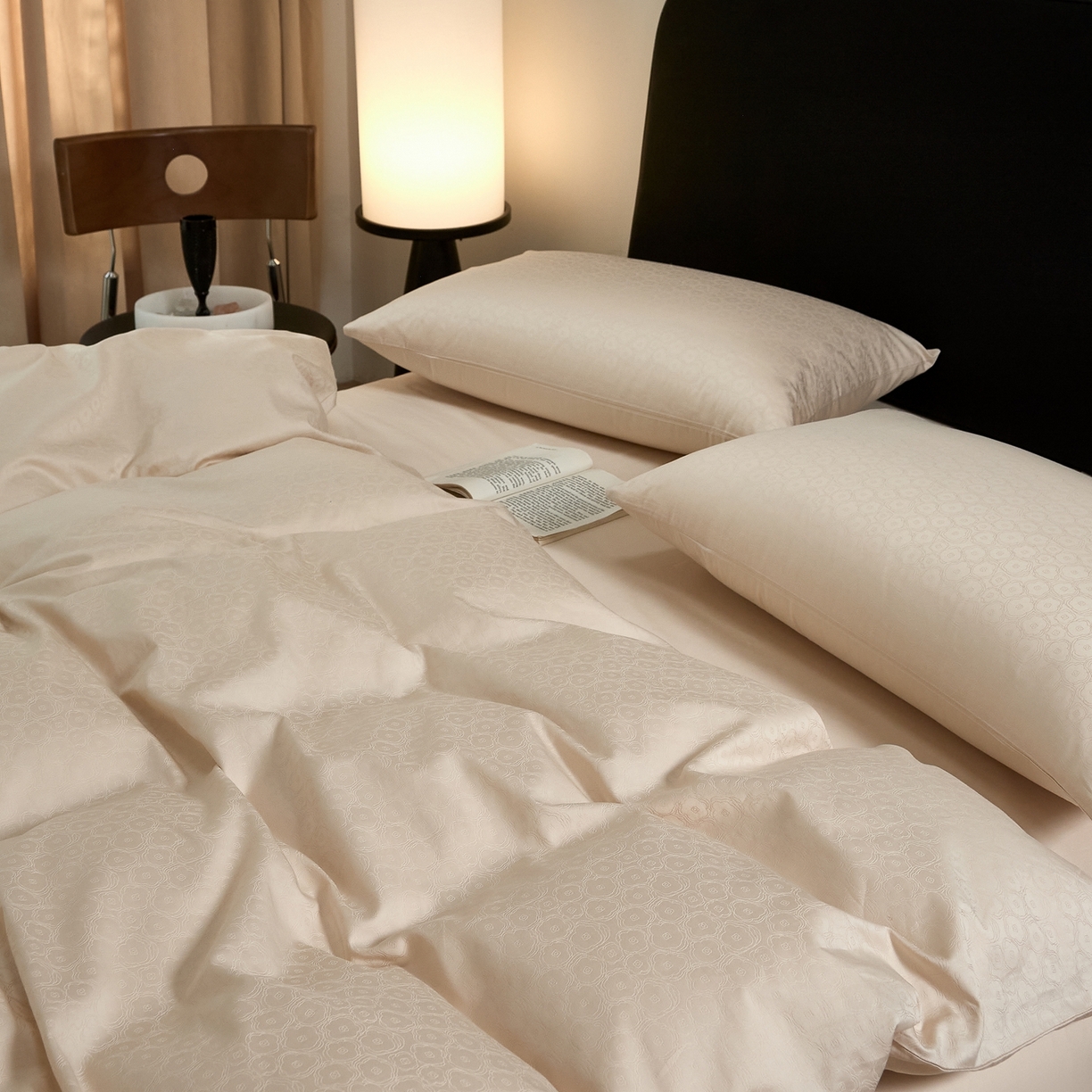 91家纺网 家纺一手货源 找家纺 ONE TWO ONE 1212025新款高支高密长绒棉贡缎精工提花四件套-壹朵甜甜（为了各位老板们都有利润空间，平台控价券后不得低于228/318/338元，感谢您的配合与支持！） 壹朵甜甜-米