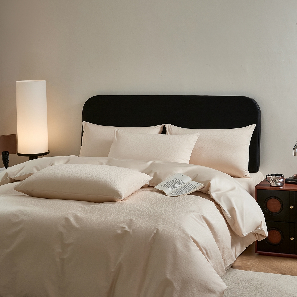 91家纺网 家纺一手货源 找家纺 ONE TWO ONE 1212025新款高支高密长绒棉贡缎精工提花四件套-壹朵甜甜（为了各位老板们都有利润空间，平台控价券后不得低于228/318/338元，感谢您的配合与支持！） 壹朵甜甜-米