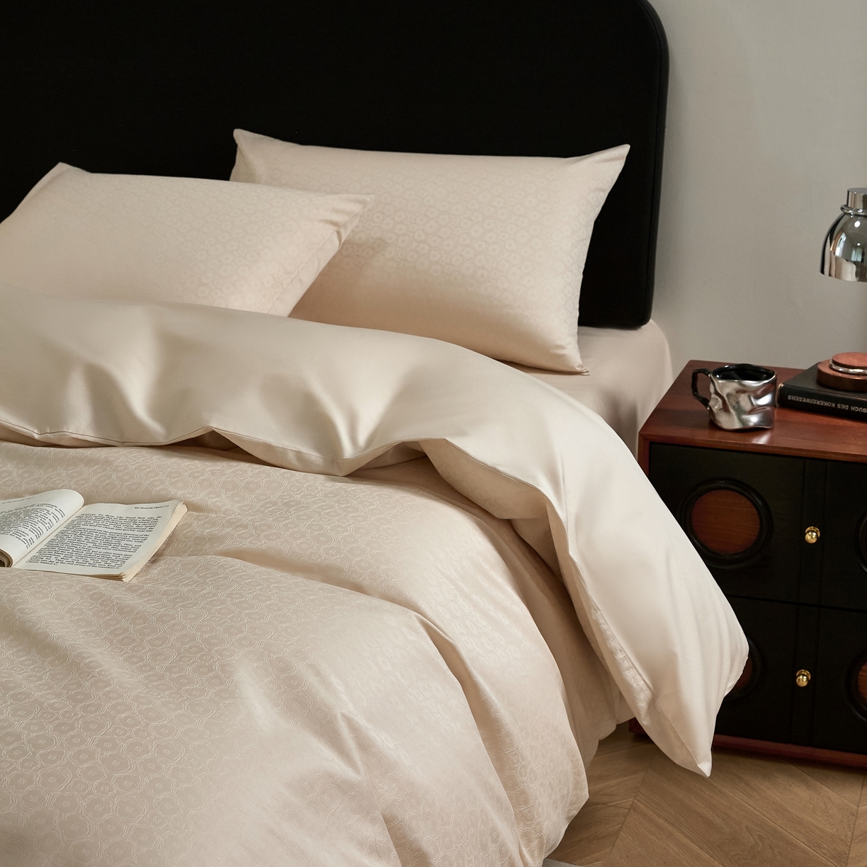 91家纺网 家纺一手货源 找家纺 ONE TWO ONE 1212025新款高支高密长绒棉贡缎精工提花四件套-壹朵甜甜（为了各位老板们都有利润空间，平台控价券后不得低于228/318/338元，感谢您的配合与支持！） 壹朵甜甜-米