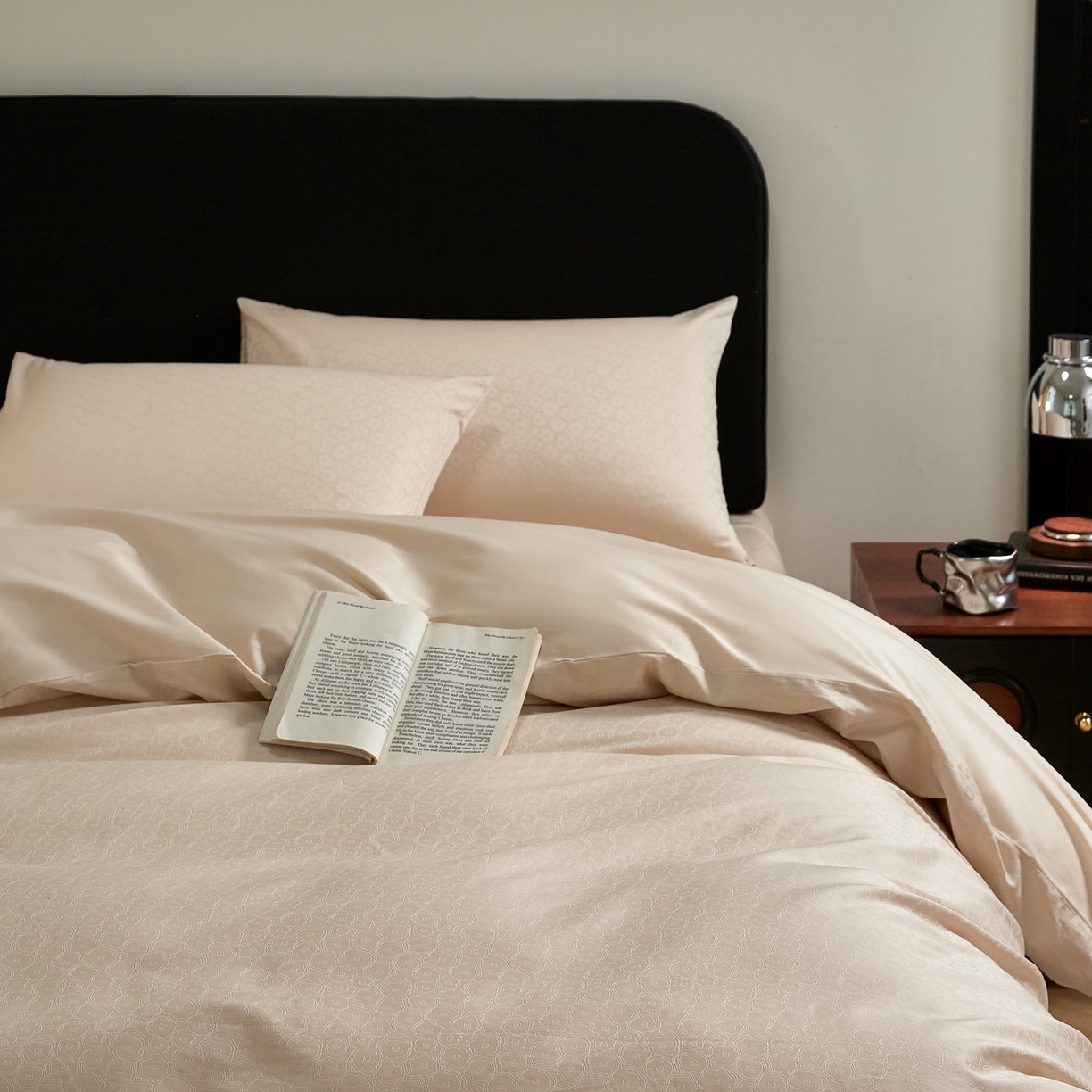 91家纺网 家纺一手货源 找家纺 ONE TWO ONE 1212025新款高支高密长绒棉贡缎精工提花四件套-壹朵甜甜（为了各位老板们都有利润空间，平台控价券后不得低于228/318/338元，感谢您的配合与支持！） 壹朵甜甜-米