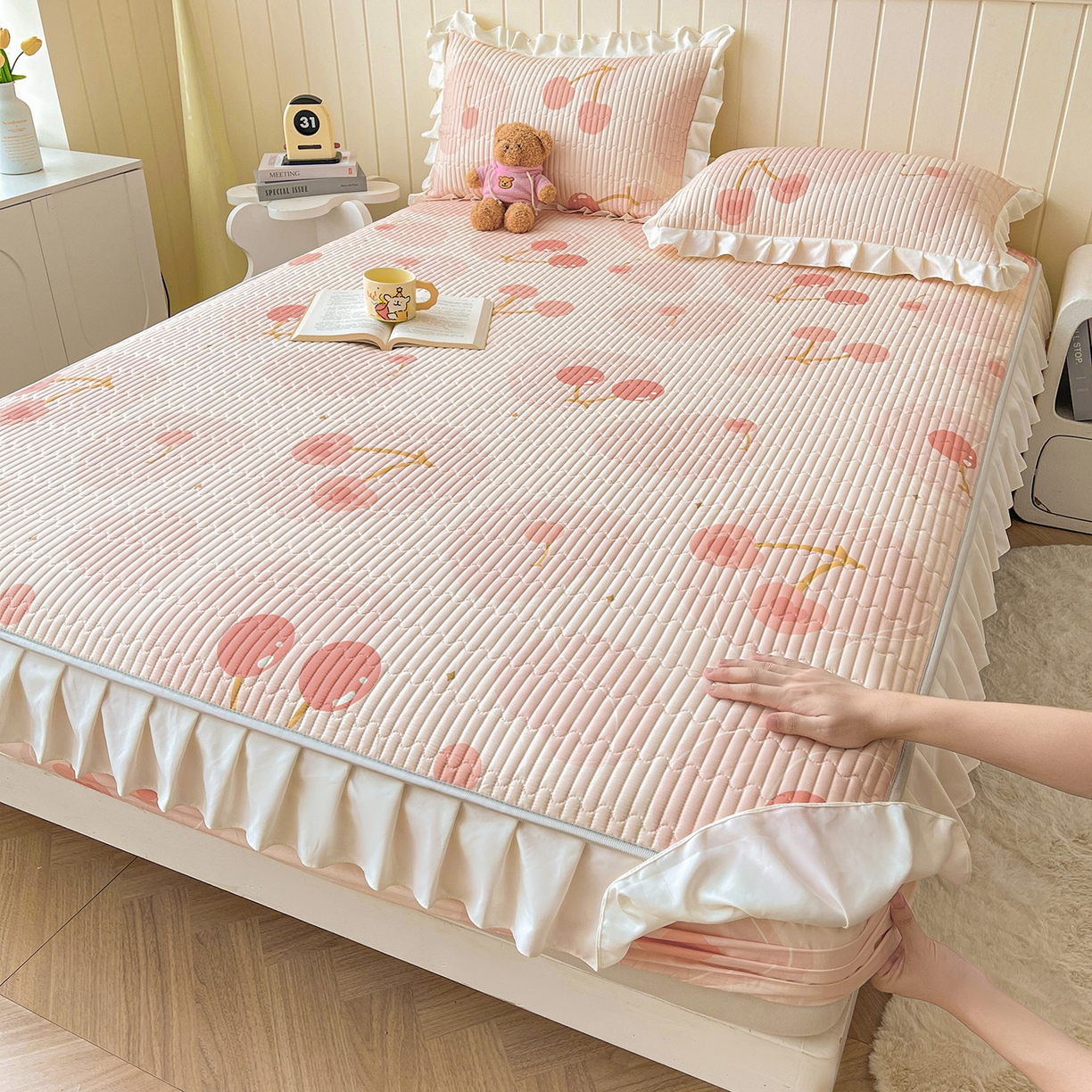 91家纺网 家纺一手货源 找家纺 （总）伊人坊2025新款A类唯美纯棉印花夹棉床笠