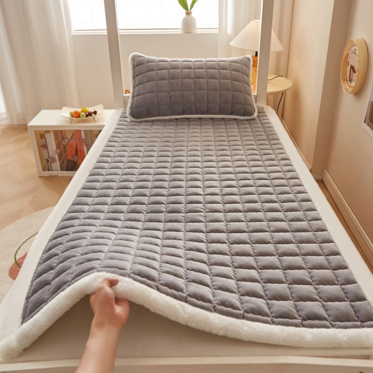 91家纺网 家纺一手货源 找家纺 （总）东宇床垫 2025新款A类牛奶绒印花直角防滑床垫床褥三件套-学生款