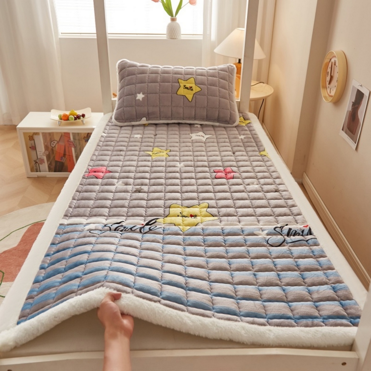 91家纺网 家纺一手货源 找家纺 （总）东宇床垫 2025新款A类牛奶绒印花直角防滑床垫床褥三件套-学生款