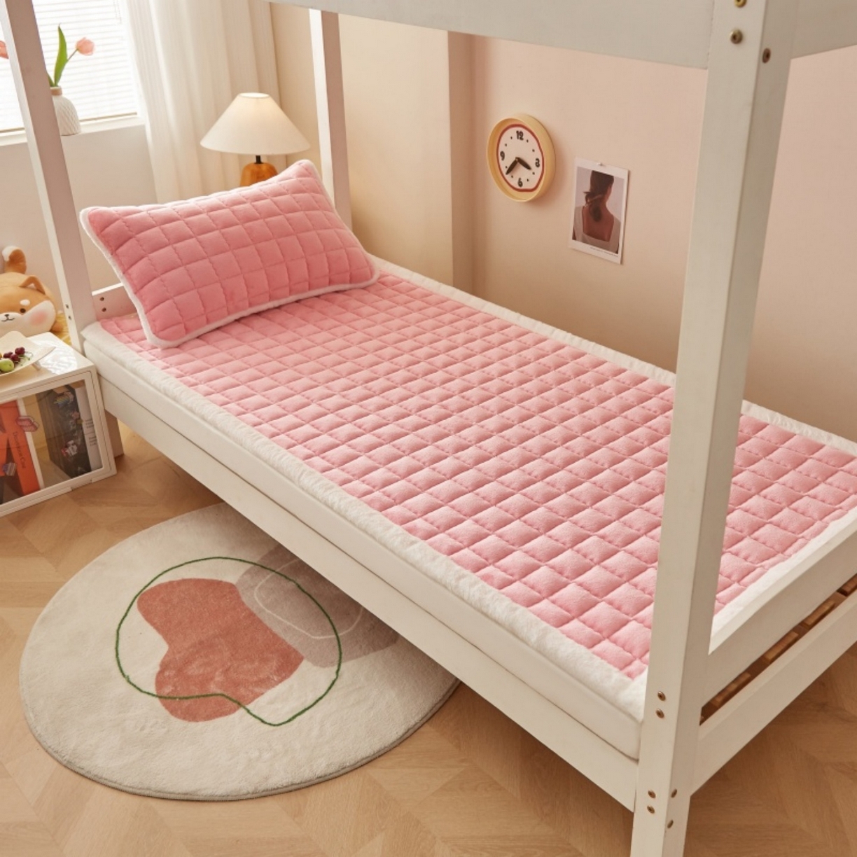 91家纺网 家纺一手货源 找家纺 东宇床垫 2025新款A类牛奶绒印花直角防滑床垫床褥三件套-学生款 粉格甜心