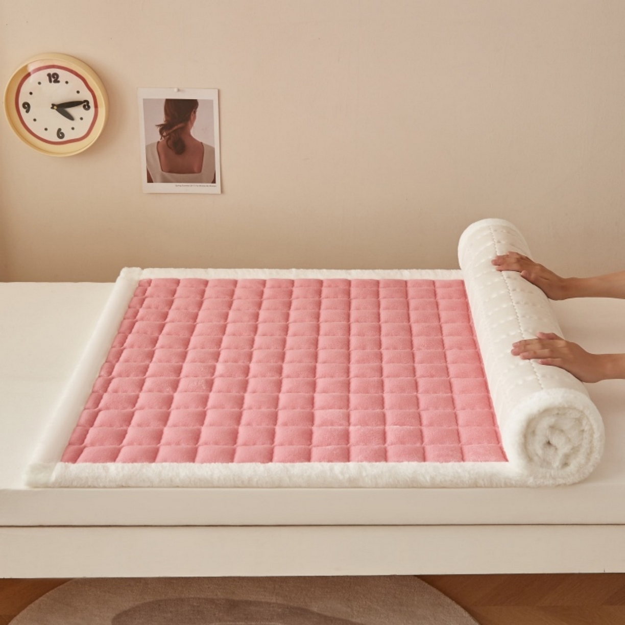 91家纺网 家纺一手货源 找家纺 东宇床垫 2025新款A类牛奶绒印花直角防滑床垫床褥三件套-学生款 粉格甜心