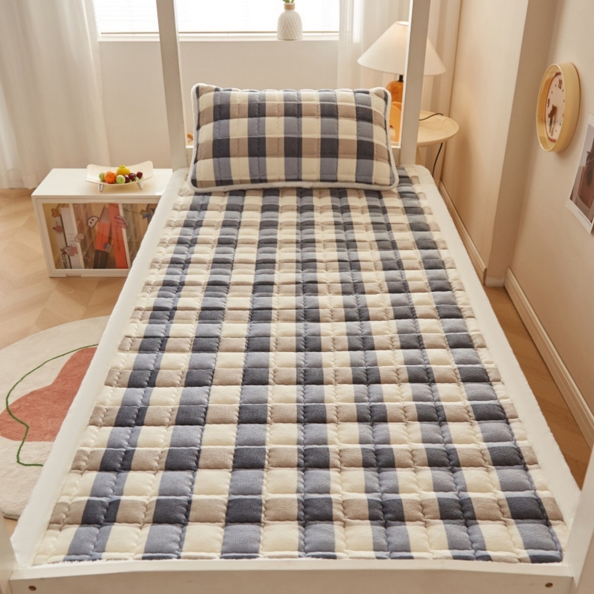 91家纺网 家纺一手货源 找家纺 东宇床垫 2025新款A类牛奶绒印花直角防滑床垫床褥三件套-学生款 复古蓝棕