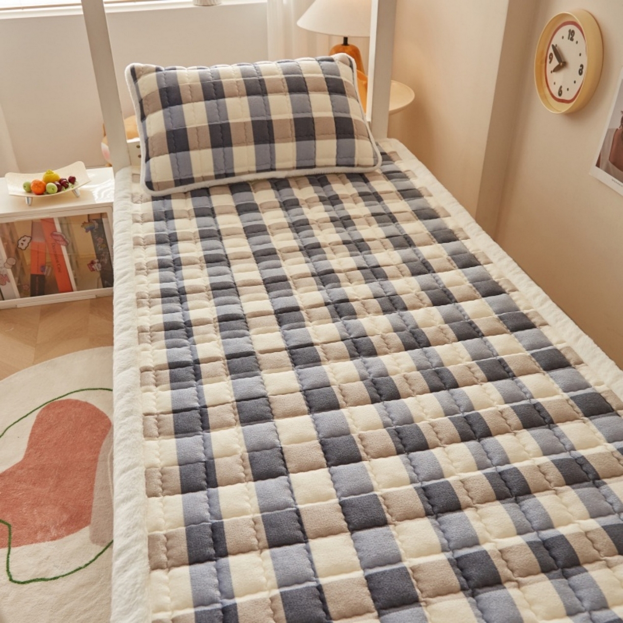 91家纺网 家纺一手货源 找家纺 东宇床垫 2025新款A类牛奶绒印花直角防滑床垫床褥三件套-学生款 复古蓝棕