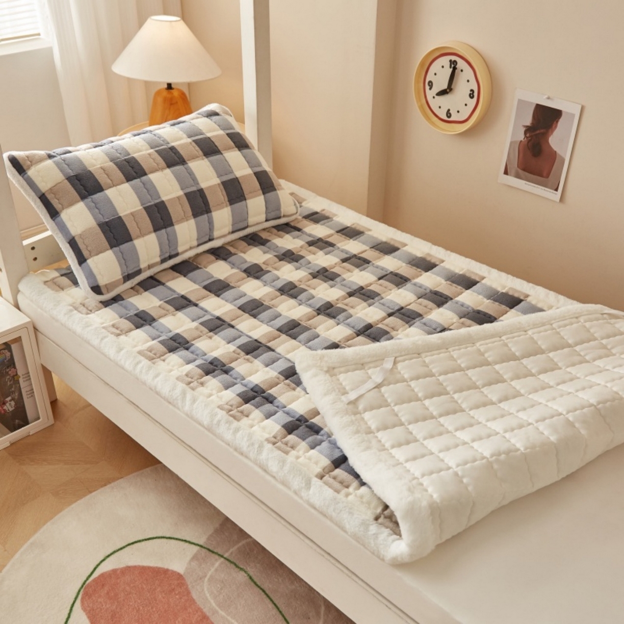 91家纺网 家纺一手货源 找家纺 东宇床垫 2025新款A类牛奶绒印花直角防滑床垫床褥三件套-学生款 复古蓝棕