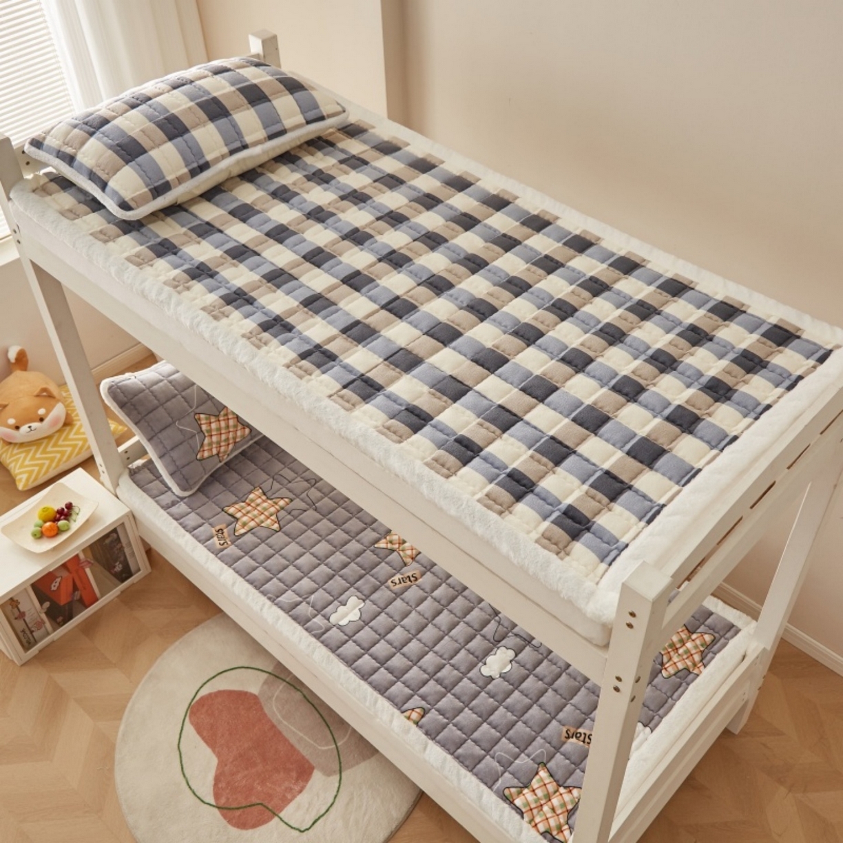 91家纺网 家纺一手货源 找家纺 东宇床垫 2025新款A类牛奶绒印花直角防滑床垫床褥三件套-学生款 复古蓝棕