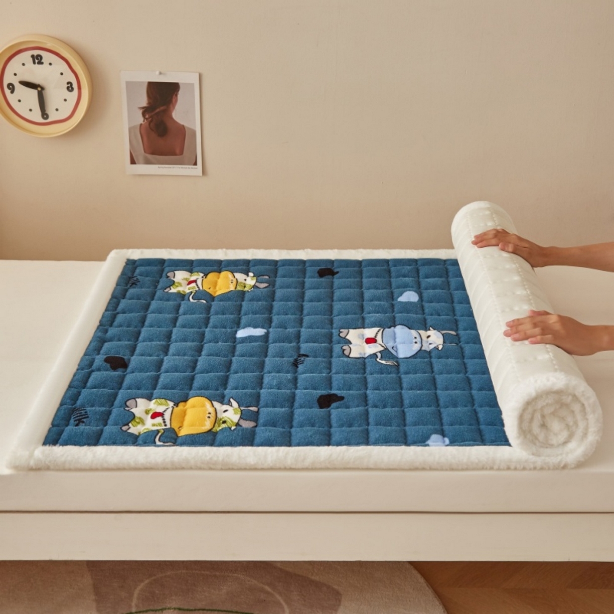 91家纺网 家纺一手货源 找家纺 东宇床垫 2025新款A类牛奶绒印花直角防滑床垫床褥三件套-学生款 花花奶牛