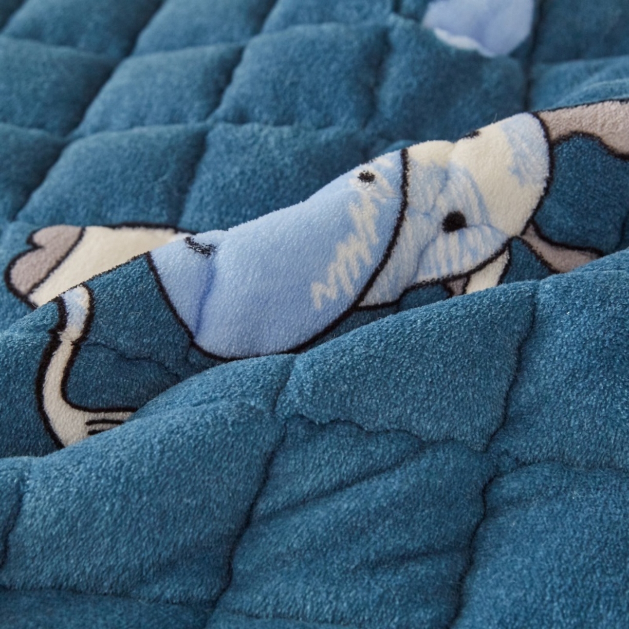 91家纺网 家纺一手货源 找家纺 东宇床垫 2025新款A类牛奶绒印花直角防滑床垫床褥三件套-学生款 花花奶牛