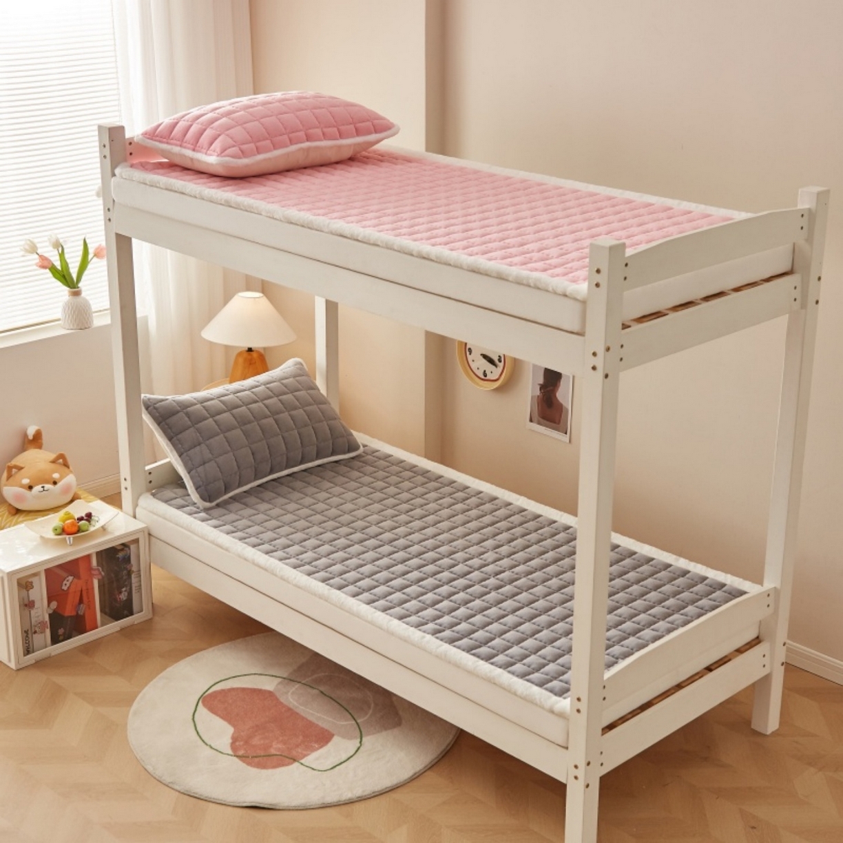 91家纺网 家纺一手货源 找家纺 东宇床垫 2025新款A类牛奶绒印花直角防滑床垫床褥三件套-学生款 灰雅格