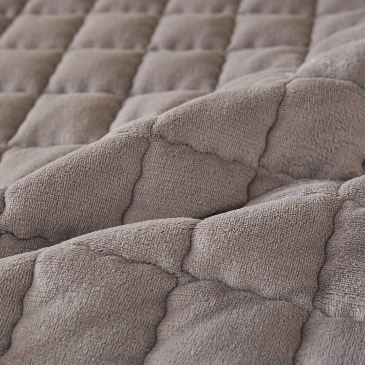 91家纺网 家纺一手货源 找家纺 东宇床垫 2025新款A类牛奶绒印花直角防滑床垫床褥三件套-学生款 灰雅格