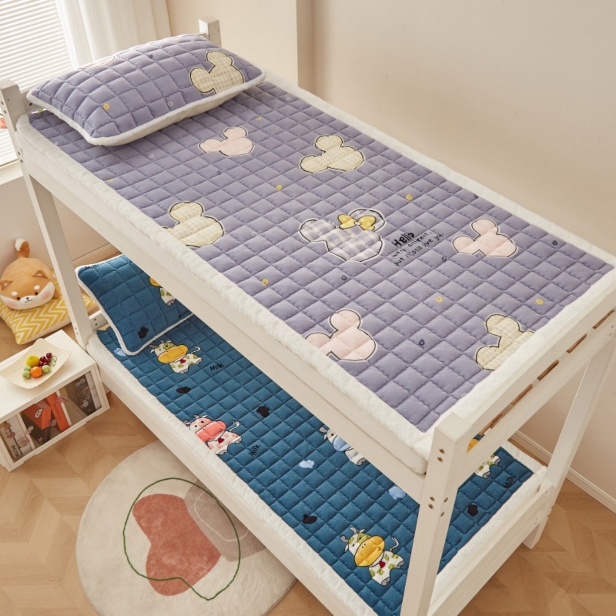 91家纺网 家纺一手货源 找家纺 东宇床垫 2025新款A类牛奶绒印花直角防滑床垫床褥三件套-学生款 妙妙米奇